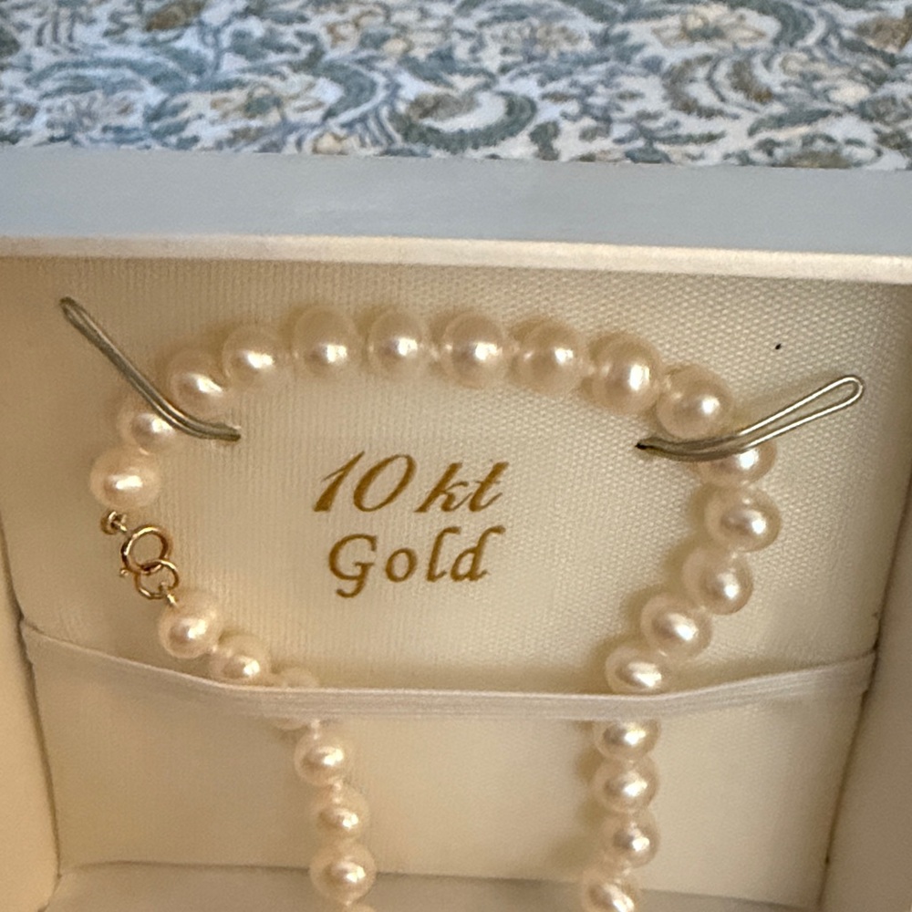 Elegant Pearl Jewelry Set - Picture 4 of 4